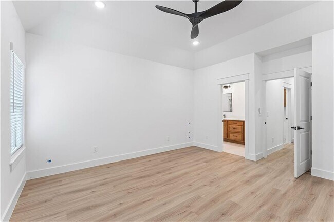 Building Photo - 16 Celtic Dr