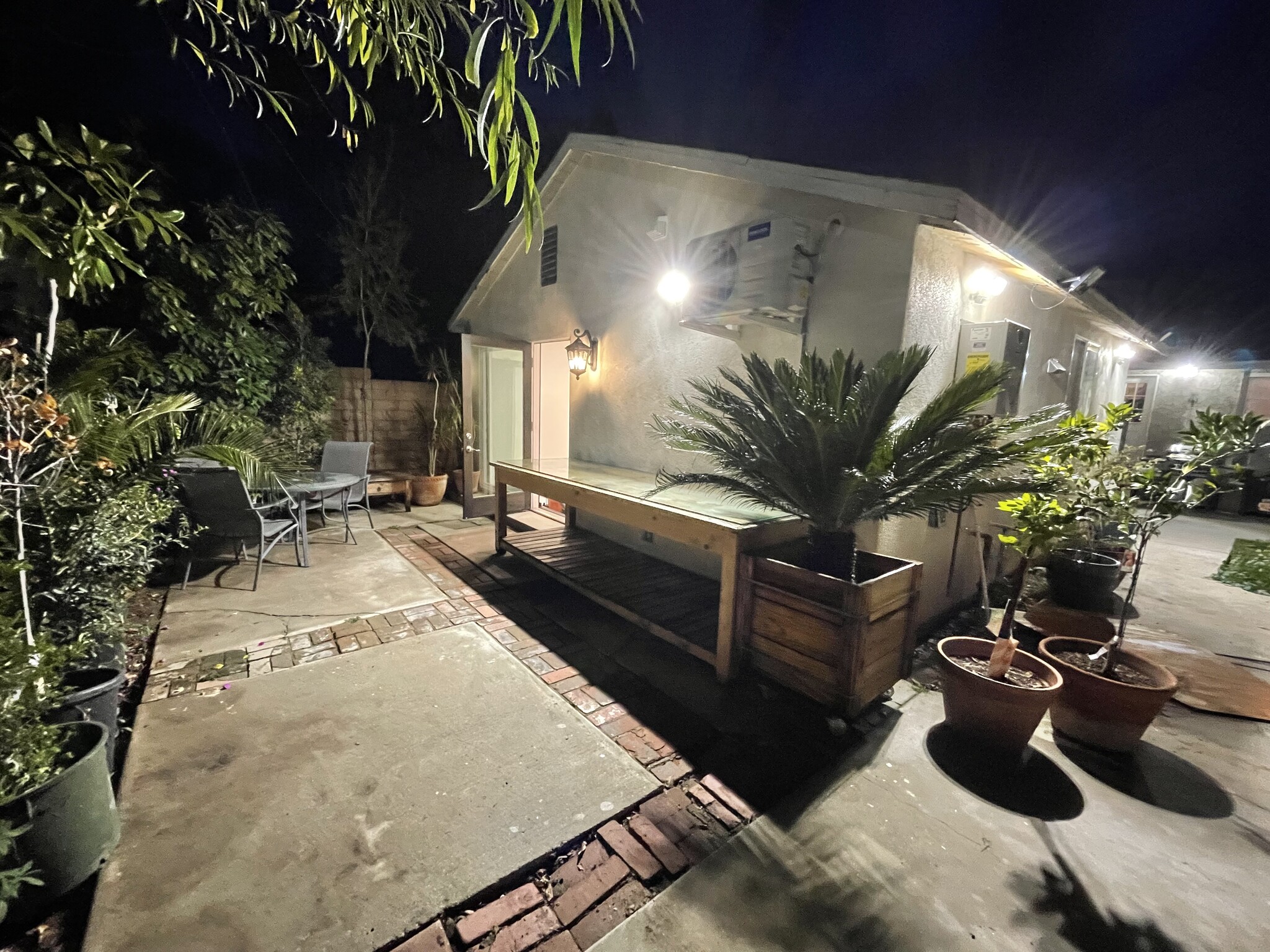 Building Photo - 7713 Owensmouth Ave