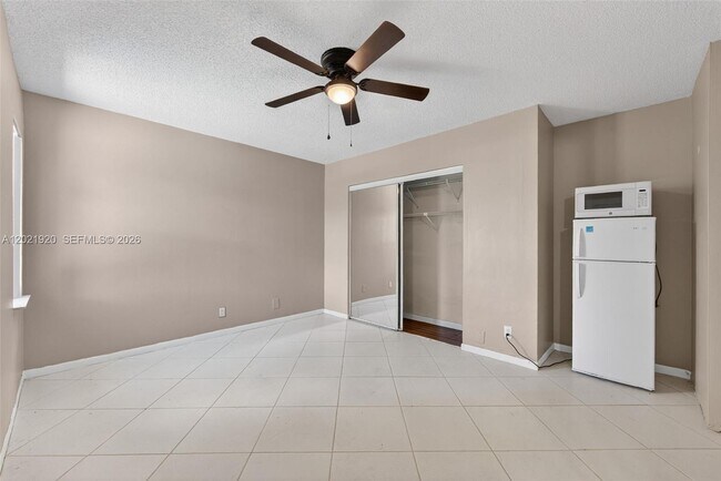 Building Photo - 11135 NW 25th Ct