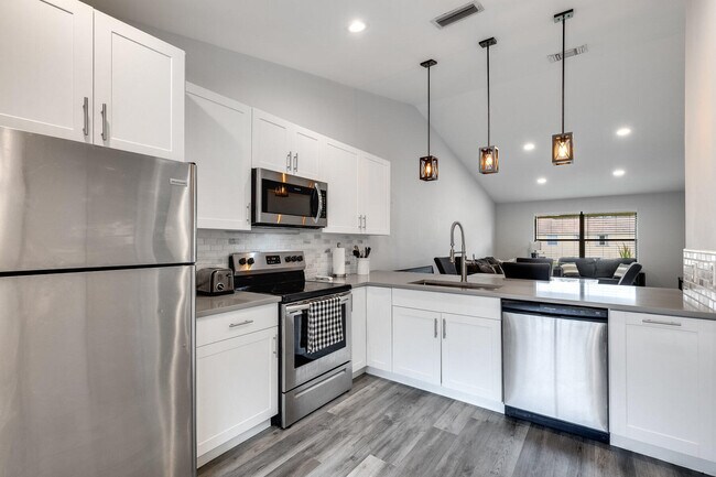 Building Photo - 13155 Chadwick Ct