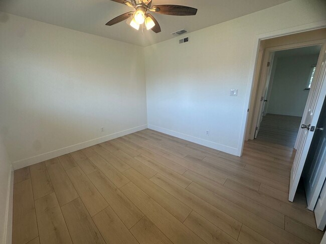 Building Photo - 9101 Rosewood Dr