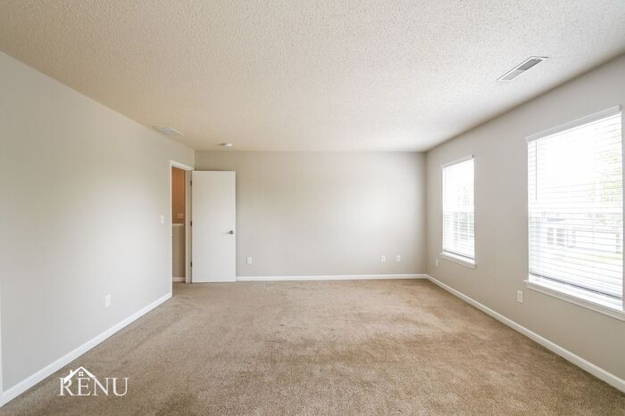 Building Photo - 19307 Fox Chase Dr