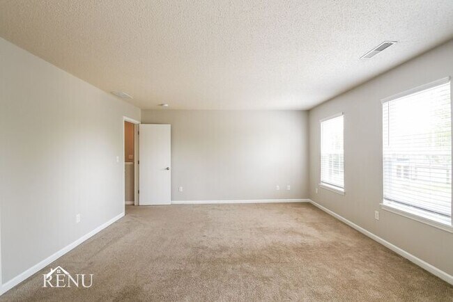 Building Photo - 19307 Fox Chase Dr