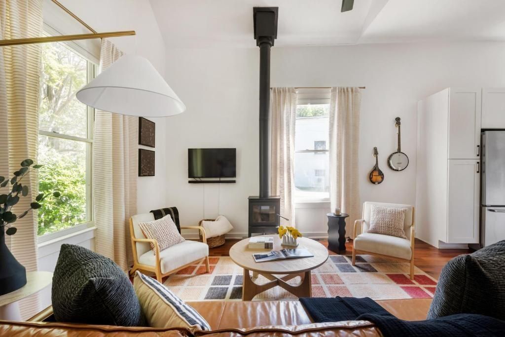 Building Photo - 685 Wylie St SE