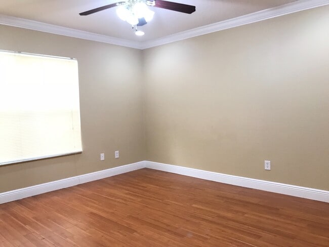 Building Photo - AMAZING HOME WITH LAKEFRONT VIEW!