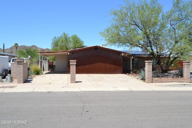 Building Photo - 3270 W Capistrano Rd