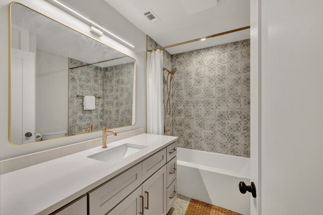 Building Photo - 1017 W Martin Luther King Dr