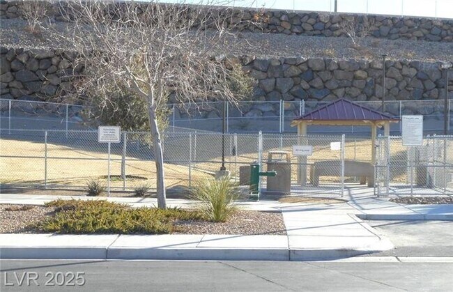 Building Photo - FURNISHED SINGLE STORY LOCATED IN THE HENDERSON AREA!!