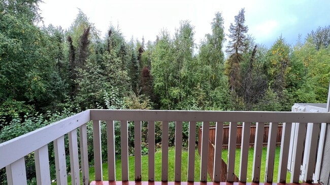 Building Photo - (3) Bedroom, (2) Bathroom Townhouse in Ind...