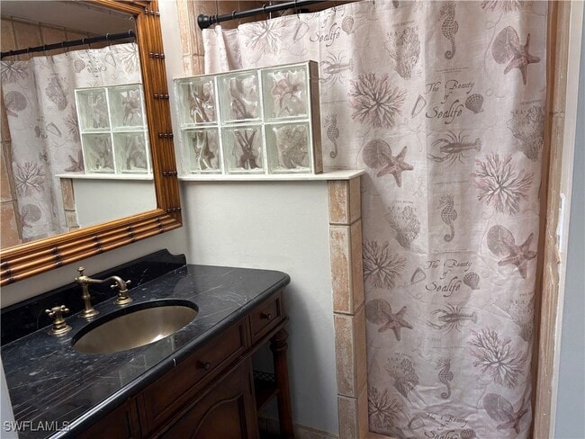 Building Photo - 203 Esther St