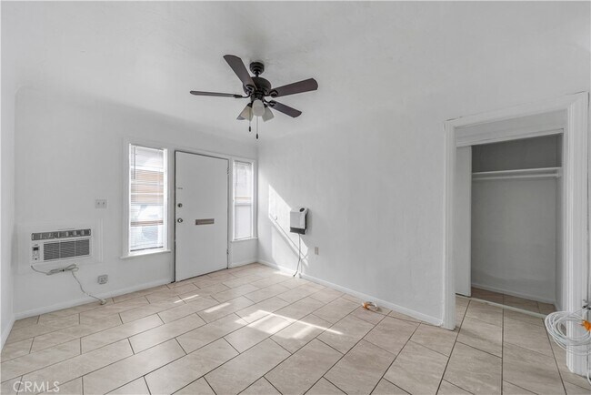 Building Photo - 1127 E 67th St