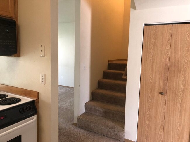 Building Photo - 5475 Glenridge Way