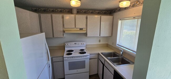 Building Photo - 3224 Summers Ln