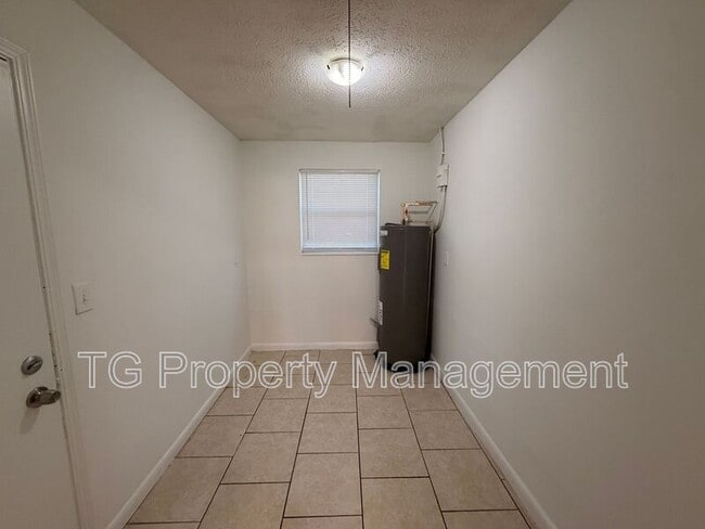 Building Photo - 6631 Bo Peep Dr N