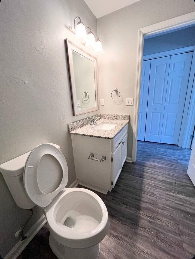 Building Photo - 1921 Fannie Dr