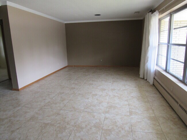 Building Photo - 1012 16th 1/2 St