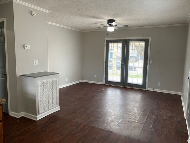 Building Photo - Cute Renovated 2 Bedroom Duplex in East Nashville!