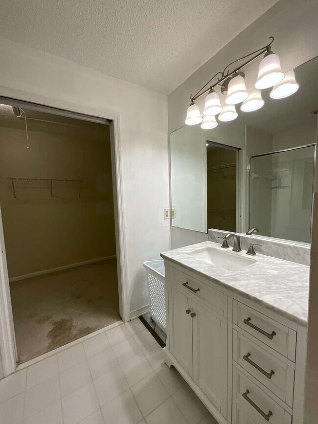 Building Photo - ALL Utilities Included