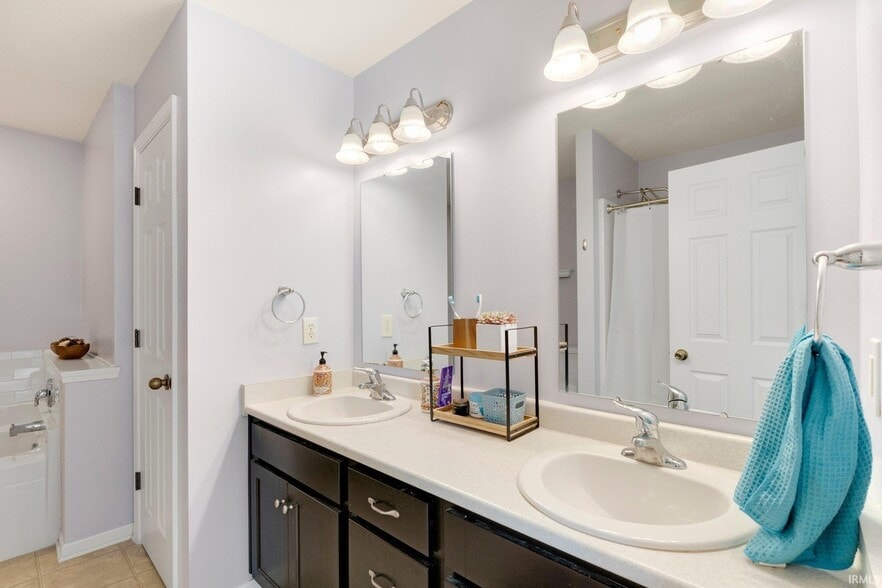 Master Bathroom - 1507 Tara Bella Ln