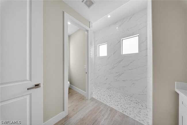 Building Photo - 1206 Moore Ave