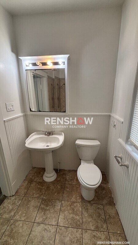 Building Photo - 1980 Snowden Ave