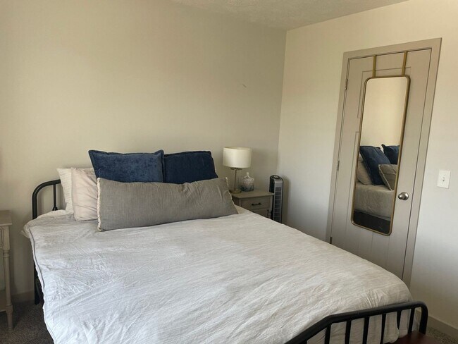 Building Photo - Home For Rent Papillion