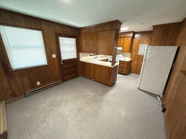 Building Photo - 401 Kern St