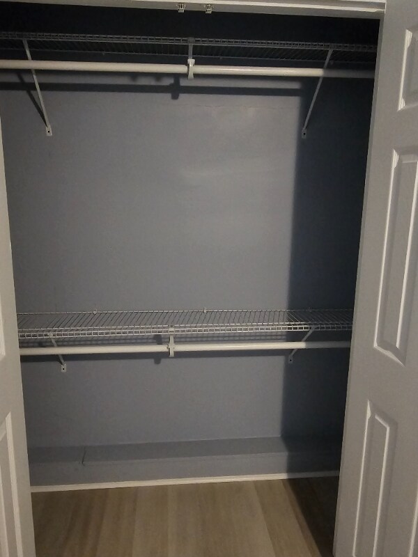 Building Photo - 719 Hedgelawn Way