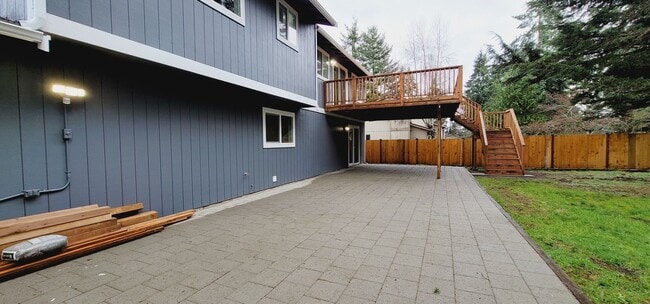 Building Photo - Stunning 4 bedroom House in an amazing location of Puyallup!