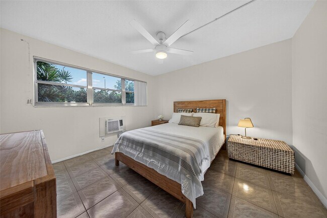 Building Photo - 625 Antioch Ave