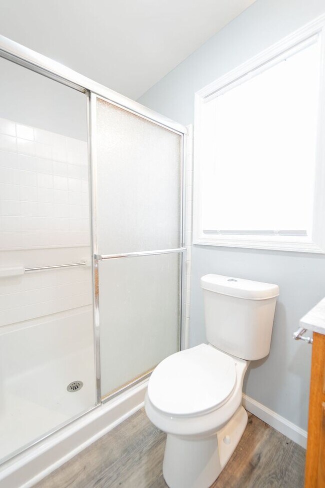 Building Photo - Beautiful Newly Remodeled Home on the Desoto Golf Course! A large landscaped lot with beautiful v...