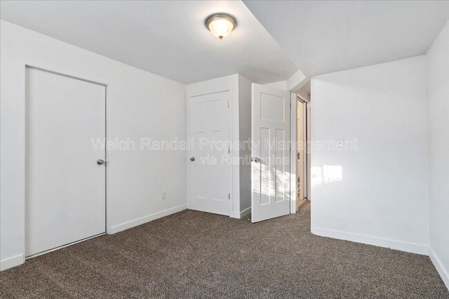 Building Photo - 3757 W Clermont Dr