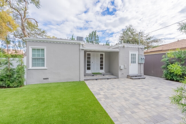 Private Backyard - 5025 Kester Ave