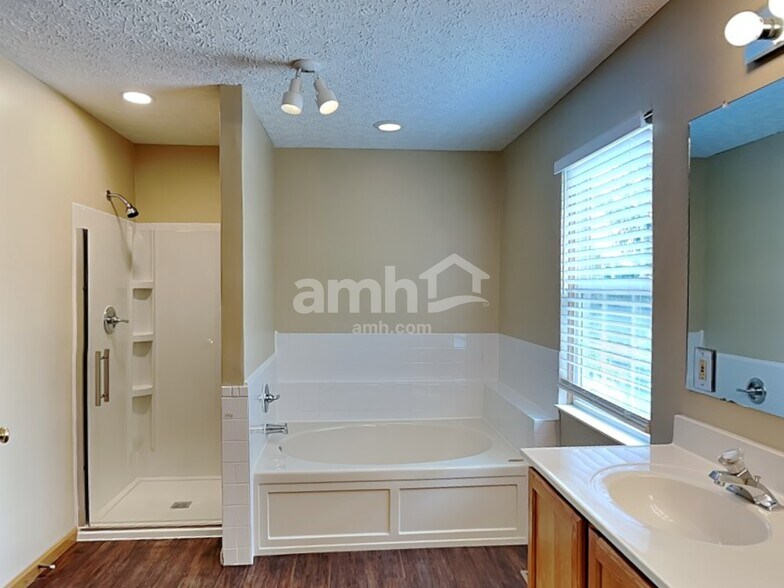 Building Photo - 7908 Windrift Pl