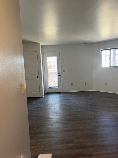 Building Photo - 34910 Hamilton Dr