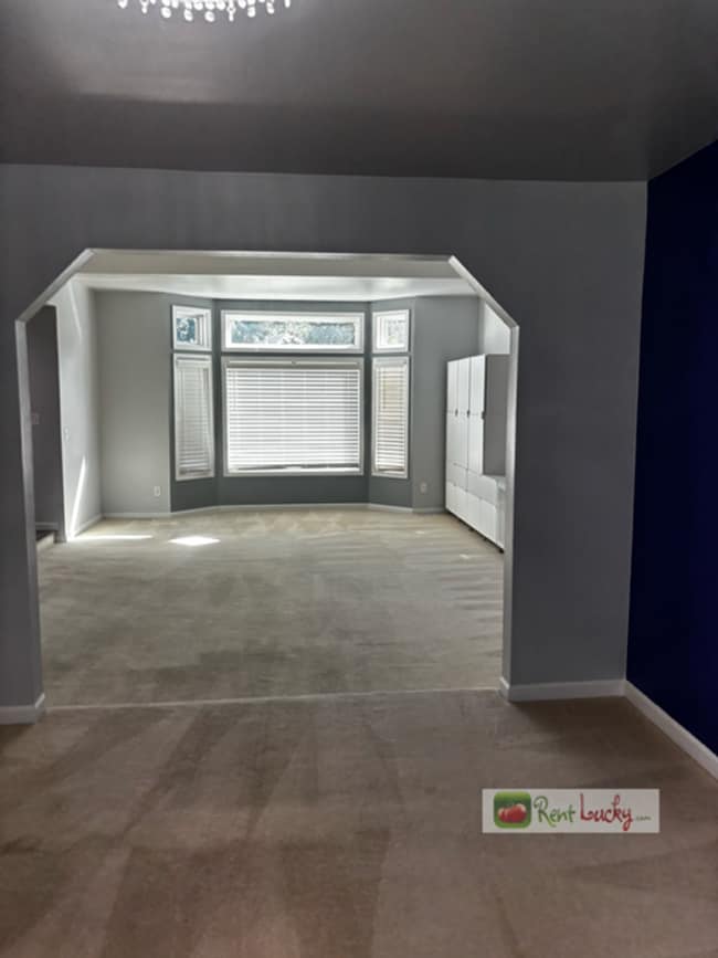 Building Photo - Stunning & Spacious 4 Bedroom Home with 2....