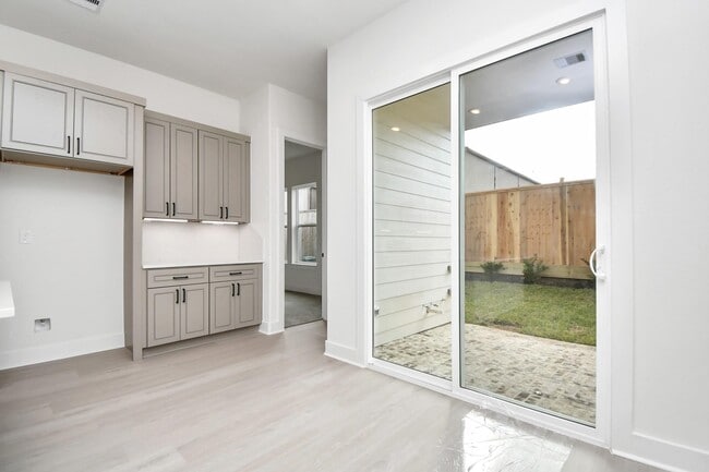 Building Photo - 4352 Avron Dr