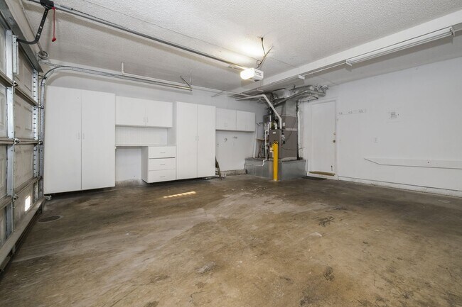 Building Photo - 1650 S Campus Ave