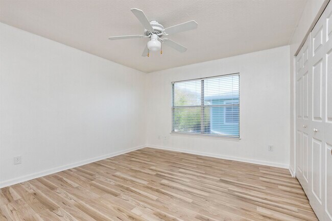 Building Photo - 206 16th St