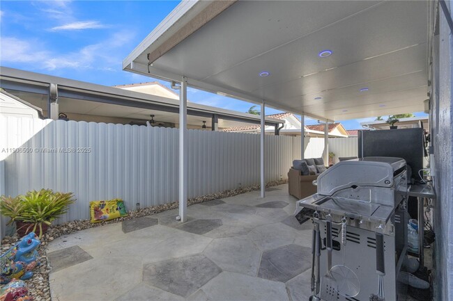 Building Photo - 3145 W 71st Pl