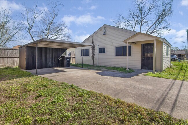 Building Photo - 4401 Elmwood St