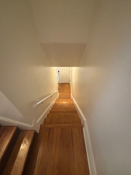 Building Photo - 5054 Winona Ave