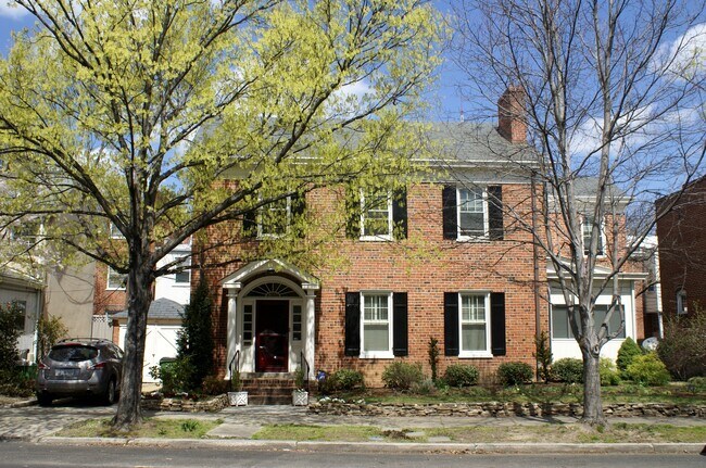 Primary Photo - Fantastic Four Bedroom Home in Museum Dist...