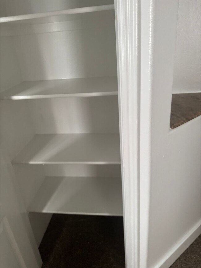 Building Photo - Great Location! Lots of Amenities