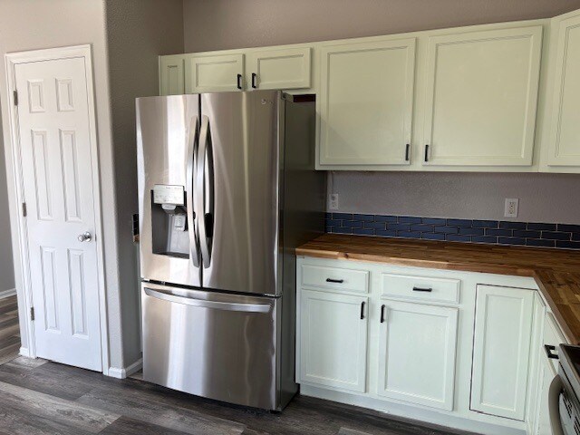 Building Photo - 661 7th St