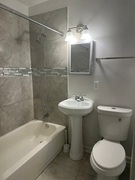 Building Photo - 4037 Cedardale Rd