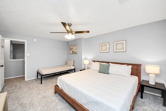 Building Photo - 12711 Laurel Bank Way