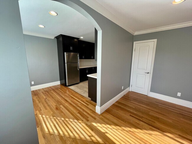 Building Photo - Stylish 2BD Golden Hill Gem | A/C, Bonus R...