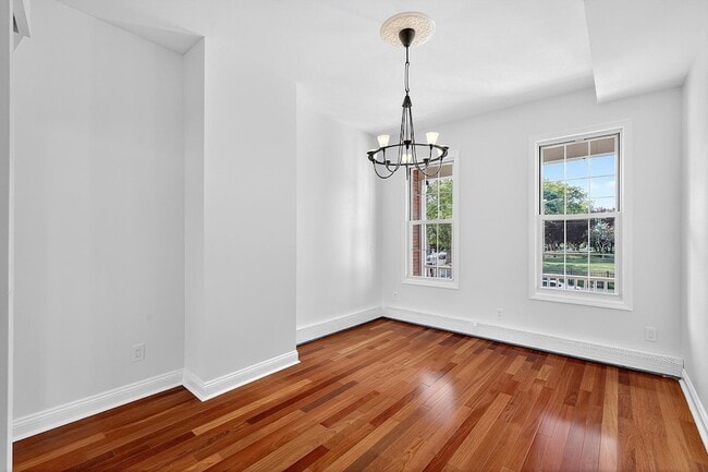 Building Photo - 382 Webster Ave