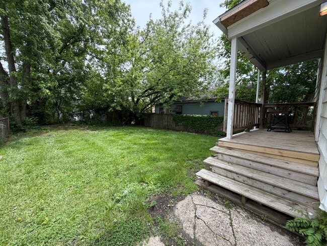 Building Photo - 907 Kling St